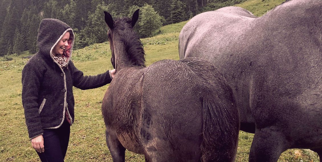 Julia mit Noriker-Fohlen